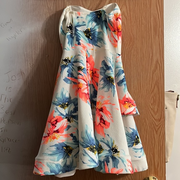 Formal white dress - Picture 2 of 3